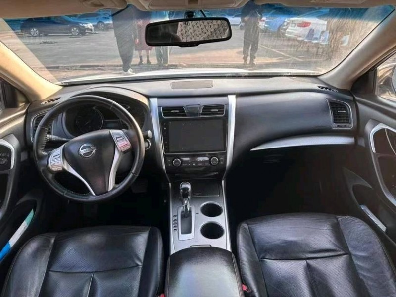 东莞18年日产天籁7