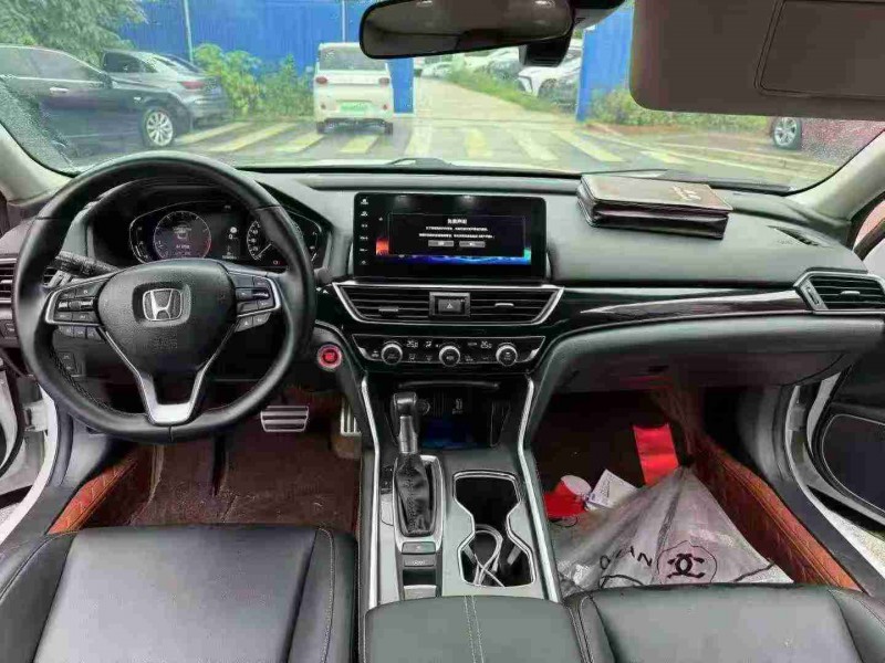 南宁22年本田雅阁4