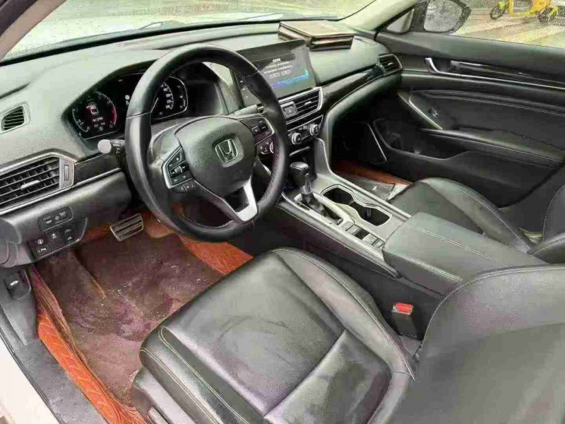 南宁22年本田雅阁5