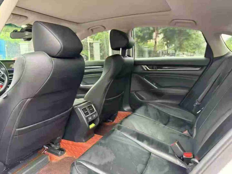 南宁22年本田雅阁6