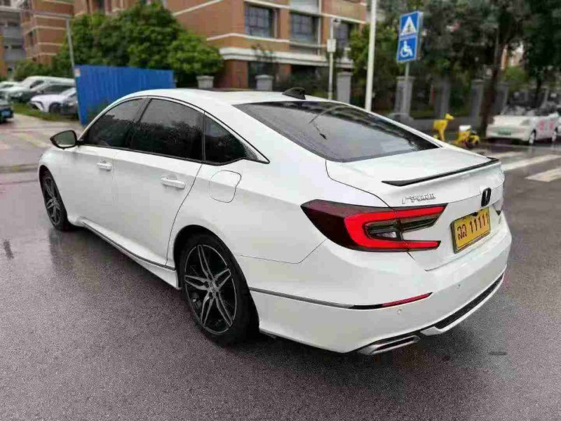 南宁22年本田雅阁7