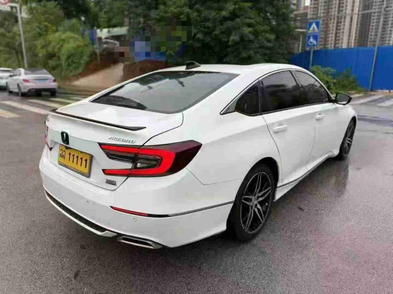 南宁22年本田雅阁8