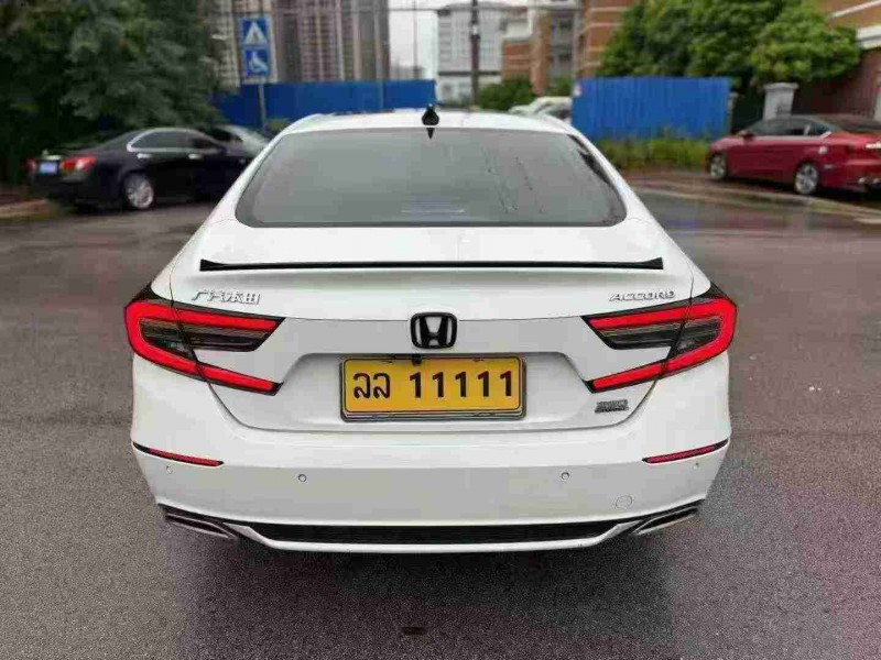 南宁22年本田雅阁9