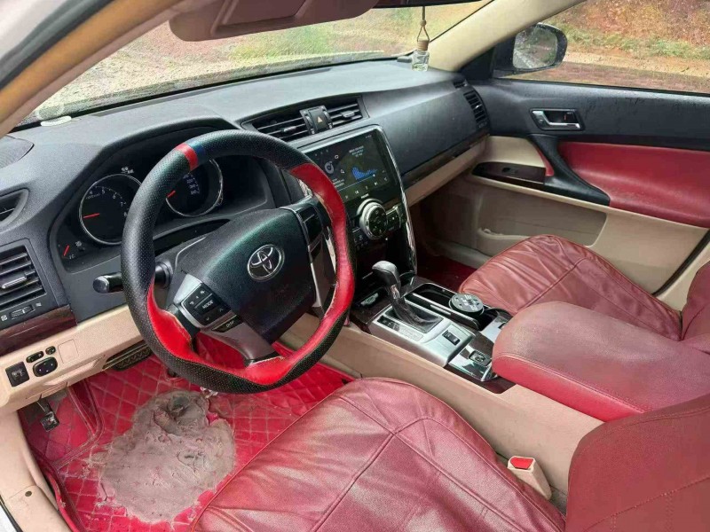 南宁11年丰田锐志4