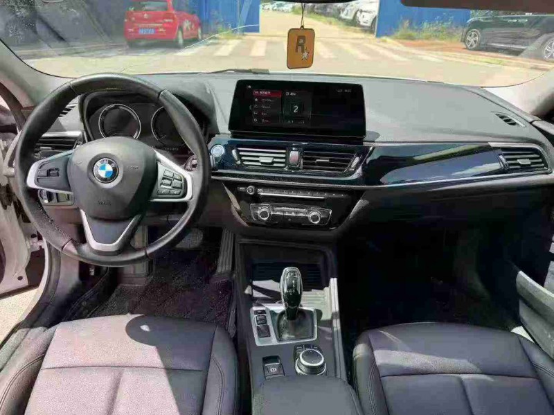 南宁22年宝马1系5