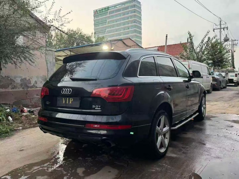 青岛12年奥迪Q77