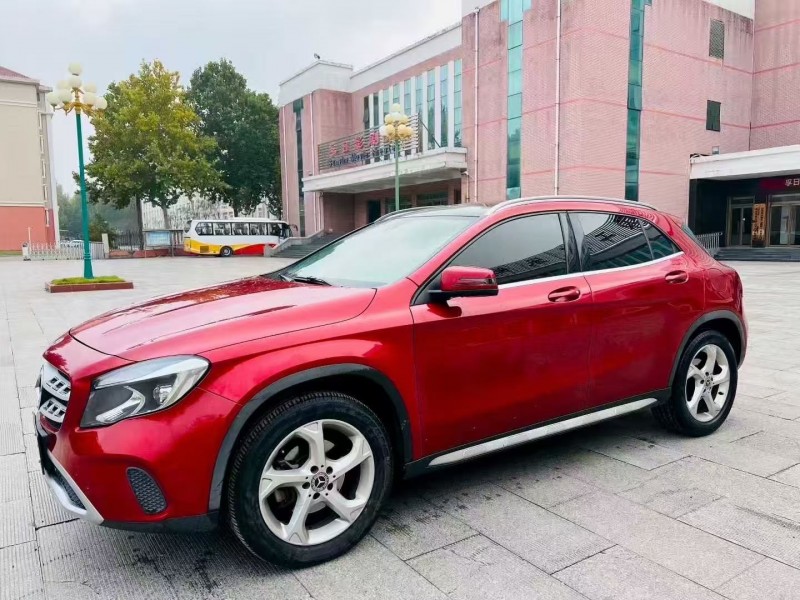 枣庄17年奔驰GLA2