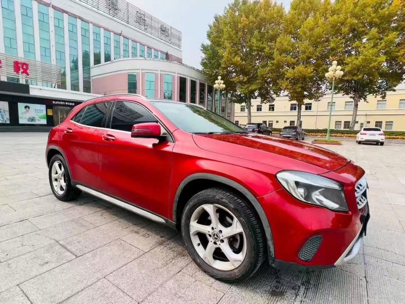 枣庄17年奔驰GLA3