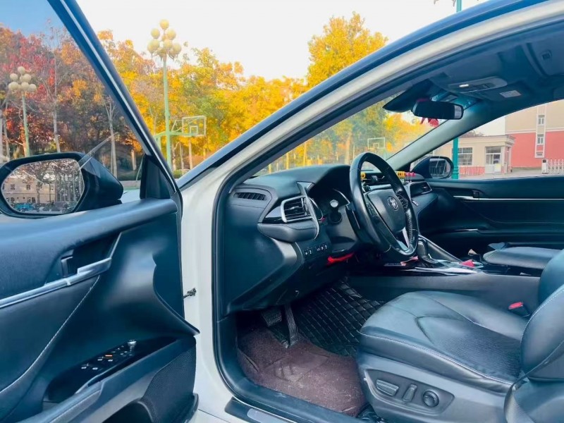 济宁19年丰田凯美瑞6