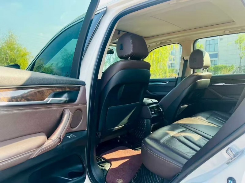 济宁17年宝马X56