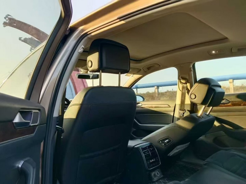 济宁17年大众迈腾5