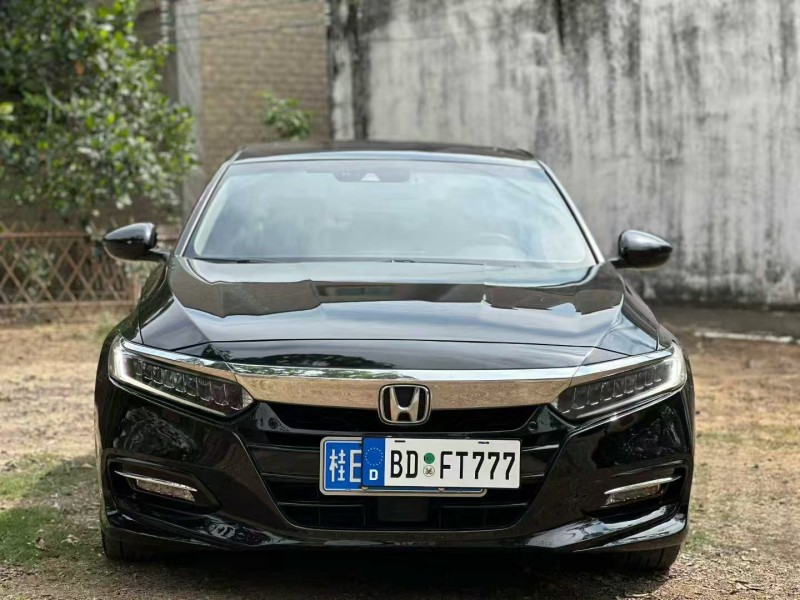 湛江19年本田雅阁1