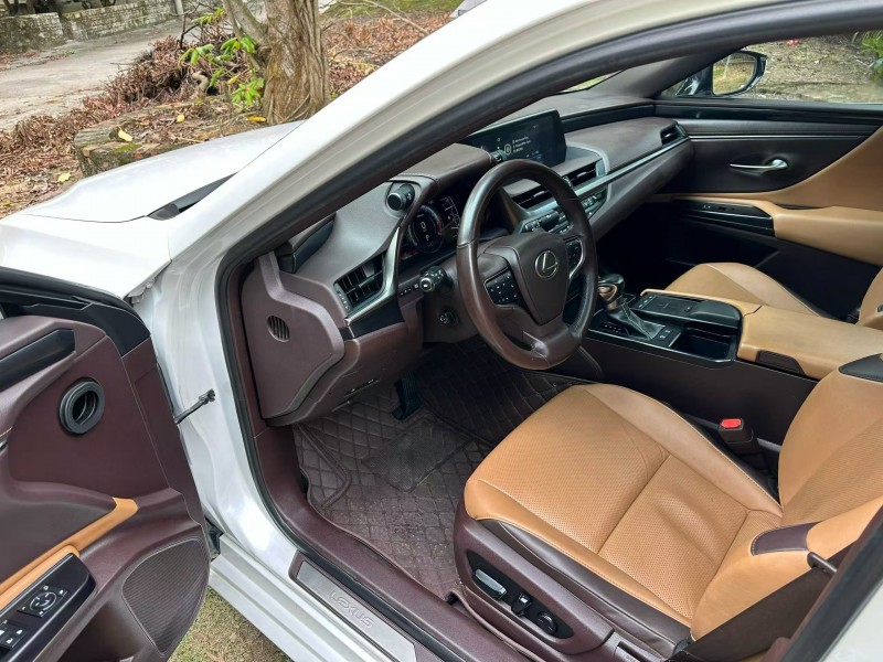 湛江19年雷克萨斯ES5