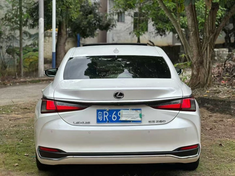 湛江19年雷克萨斯ES7