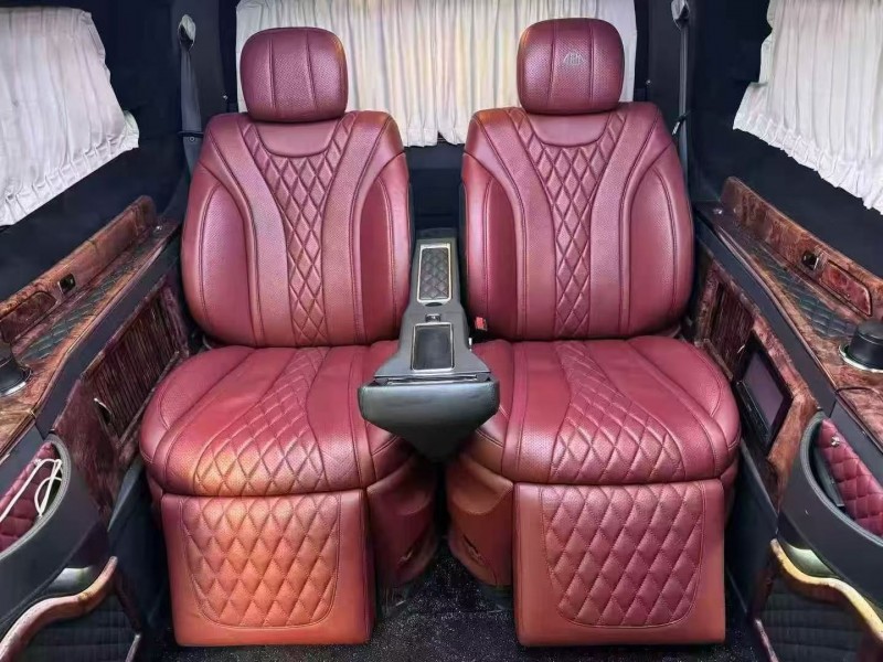 东营17年奔驰威霆4