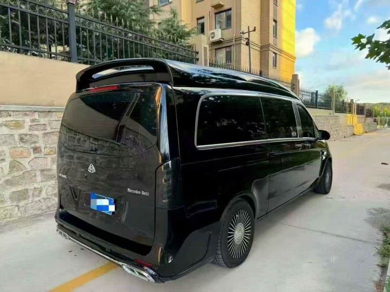 东营17年奔驰威霆7