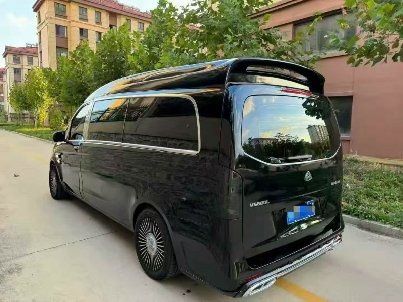 东营17年奔驰威霆8