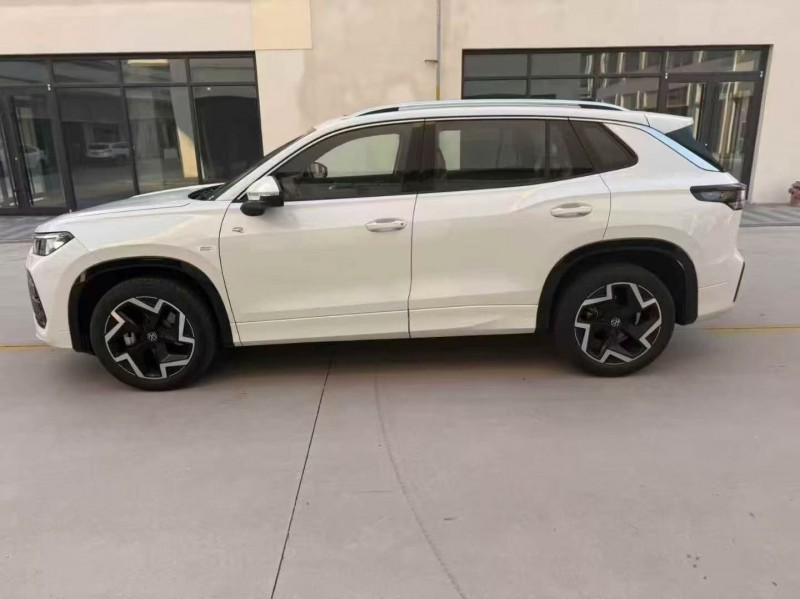 枣庄25年大众探岳8