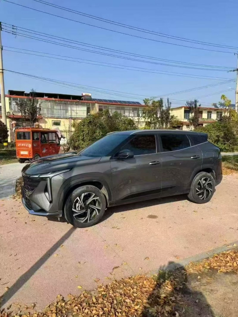 济宁23年吉利博越3