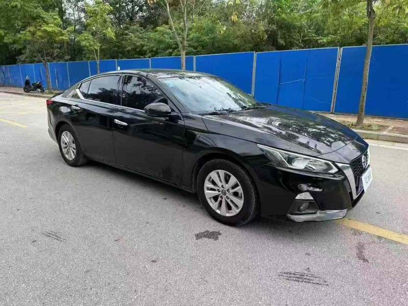 南宁22年日产天籁2