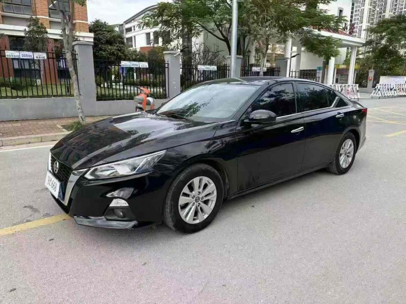 南宁22年日产天籁3