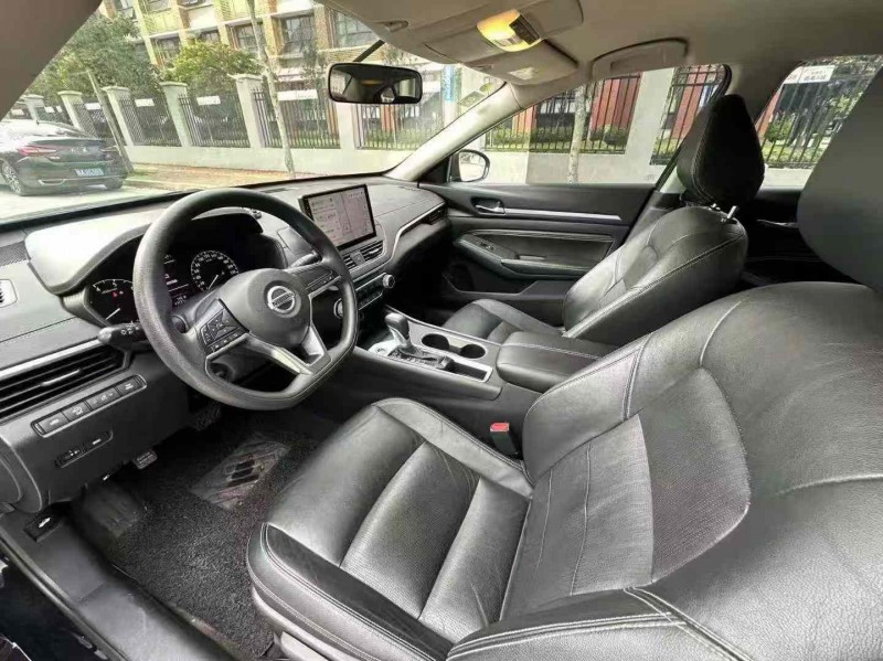 南宁22年日产天籁4