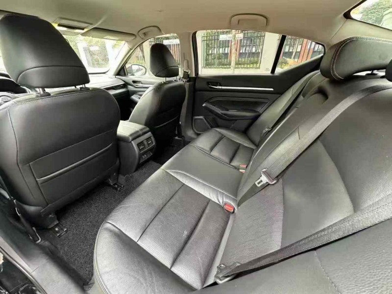 南宁22年日产天籁6