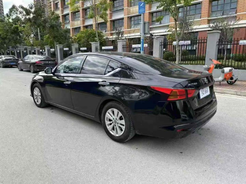 南宁22年日产天籁7