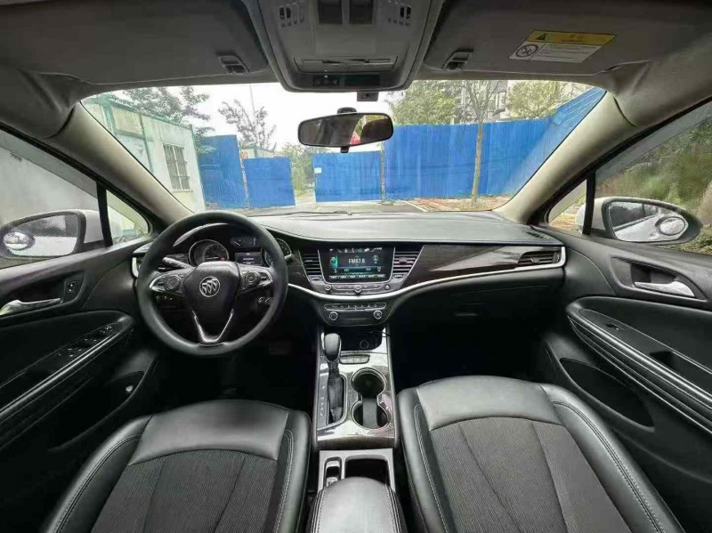 南宁18年别克威朗5