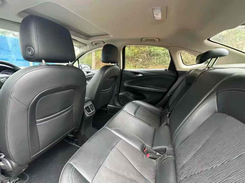 南宁18年别克威朗6