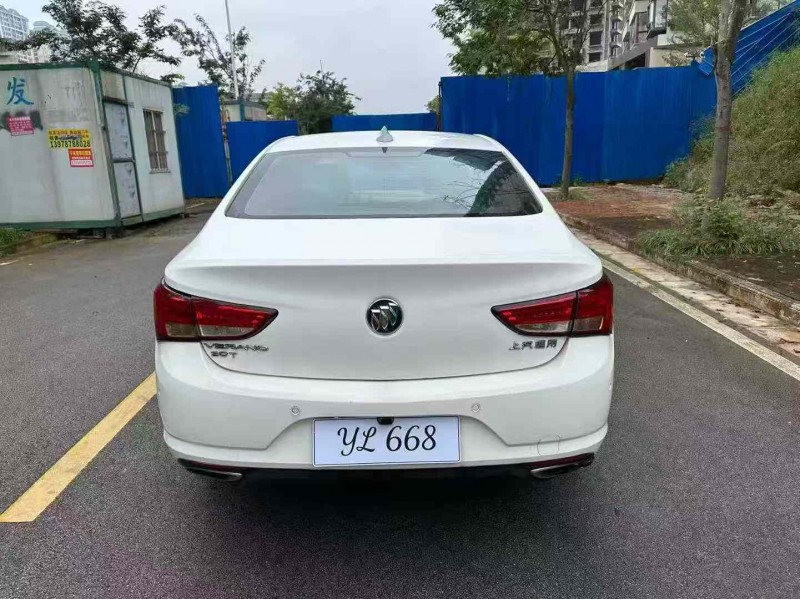 南宁18年别克威朗9