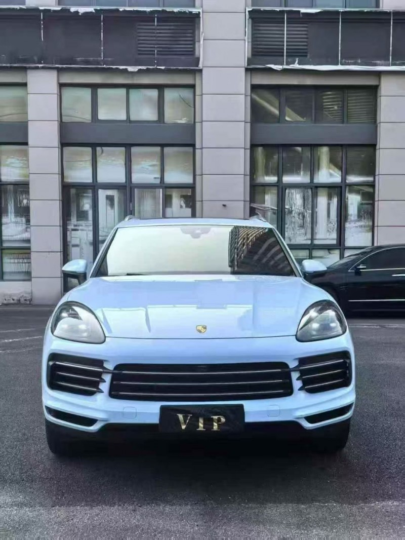 龙岩19年保时捷卡宴1