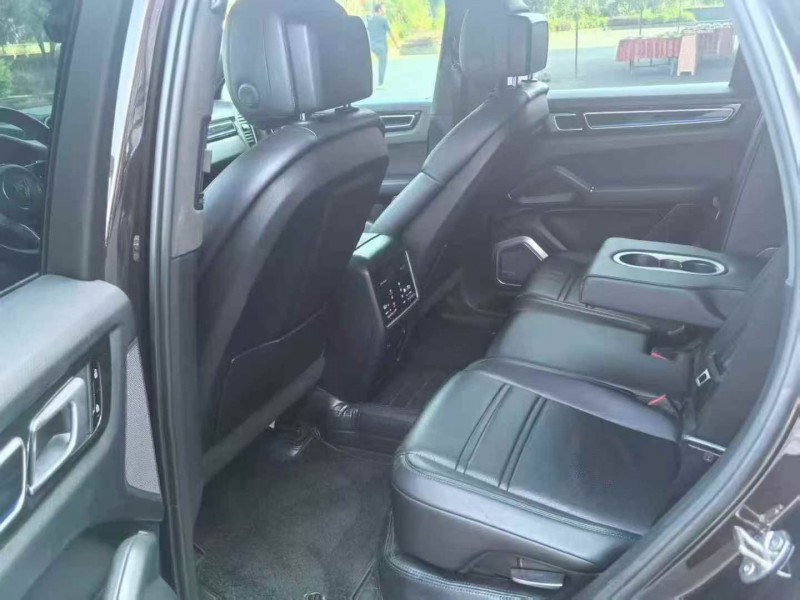 龙岩19年保时捷卡宴6