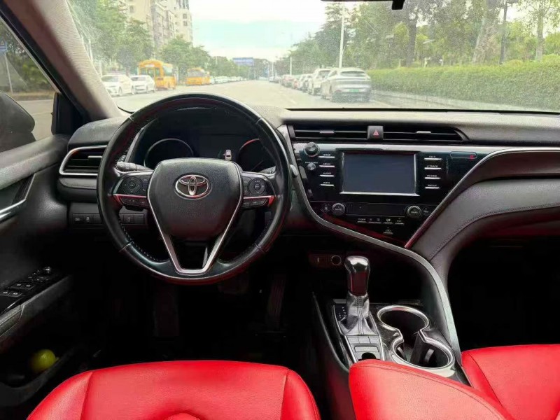 河源18年丰田凯美瑞4