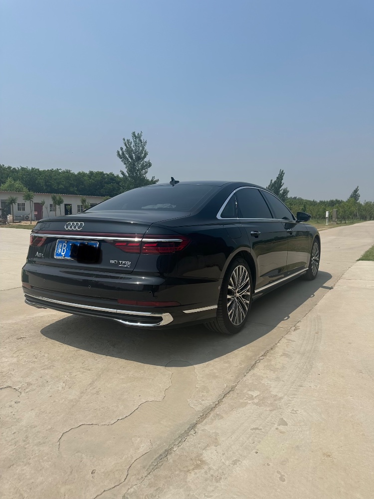 开封24年奥迪A8L5