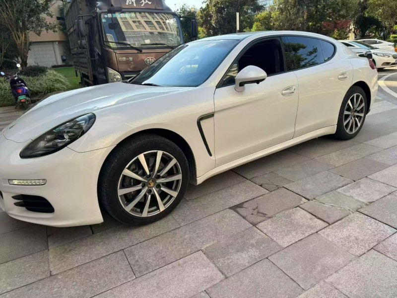 玉溪15年保时捷帕拉梅拉2