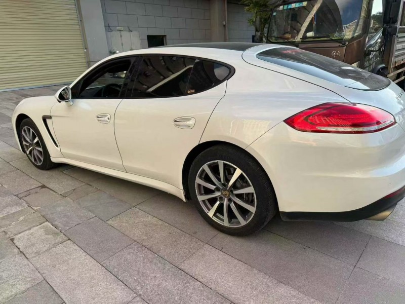 玉溪15年保时捷帕拉梅拉8