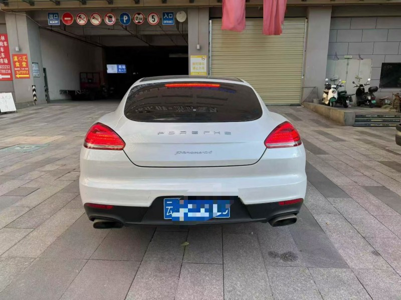 玉溪15年保时捷帕拉梅拉9