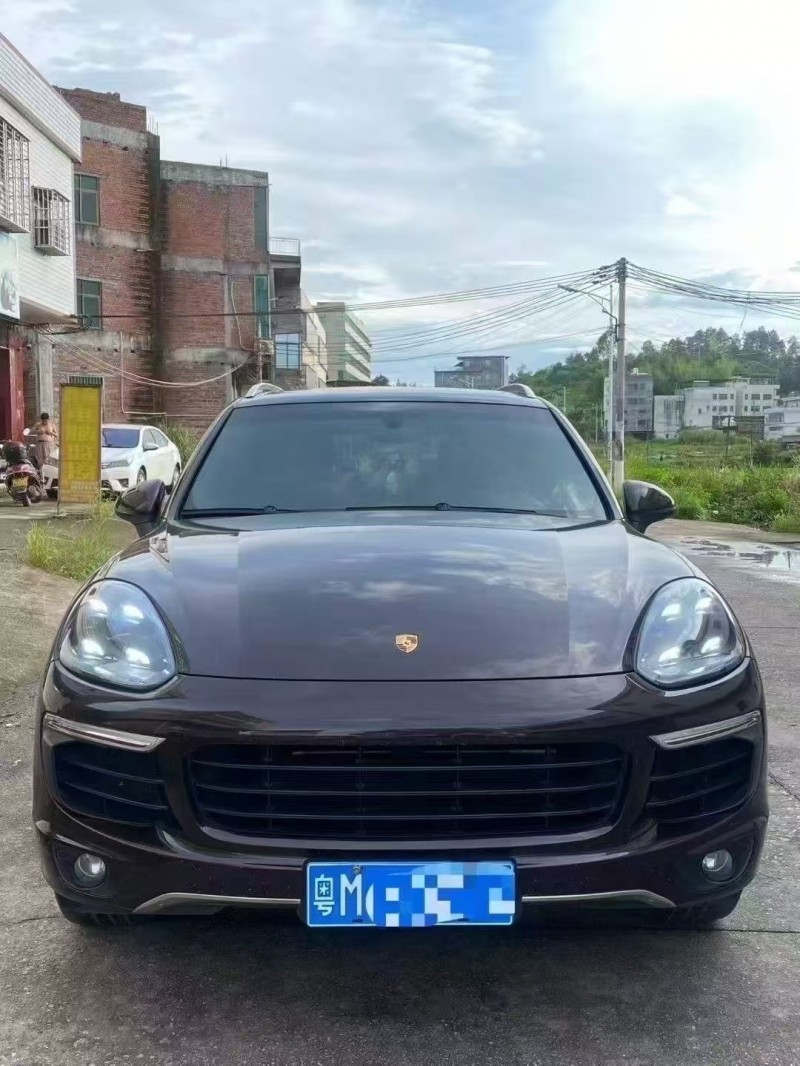 广州17年保时捷卡宴1