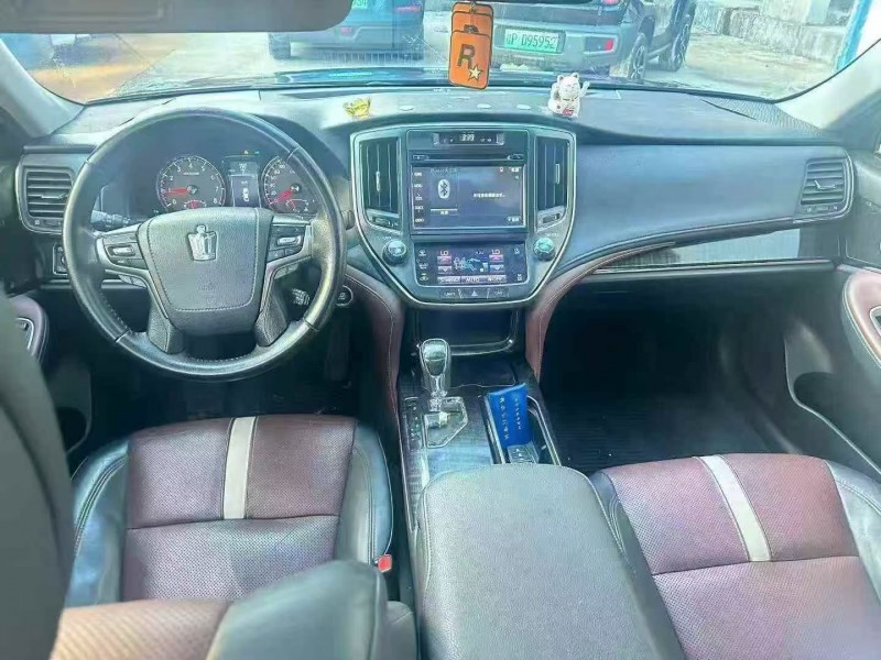 防城港17年丰田皇冠4