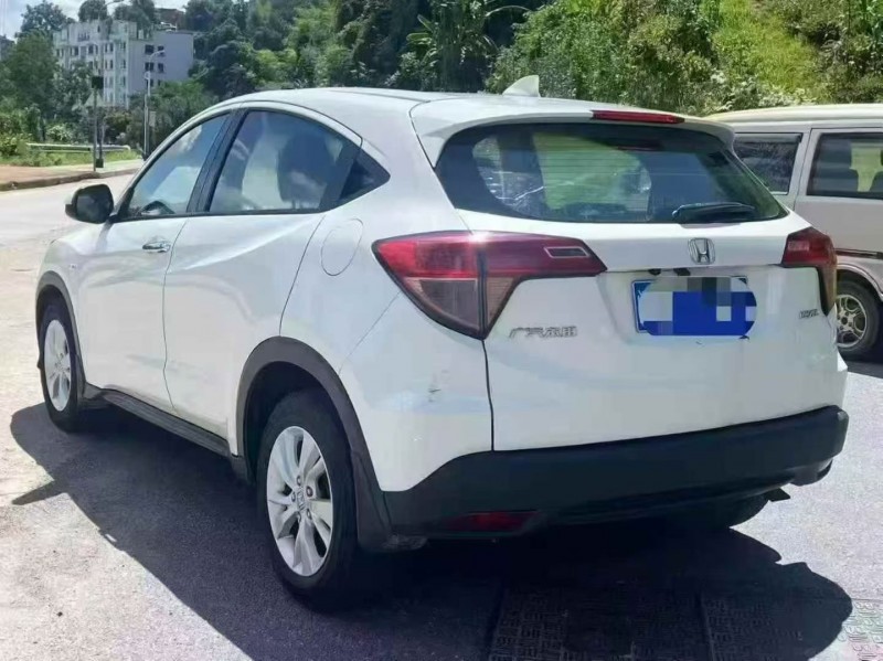 厦门16年本田缤智8