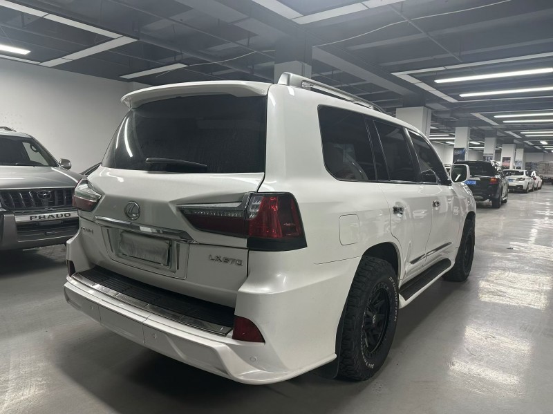 曲靖11年雷克萨斯LX3