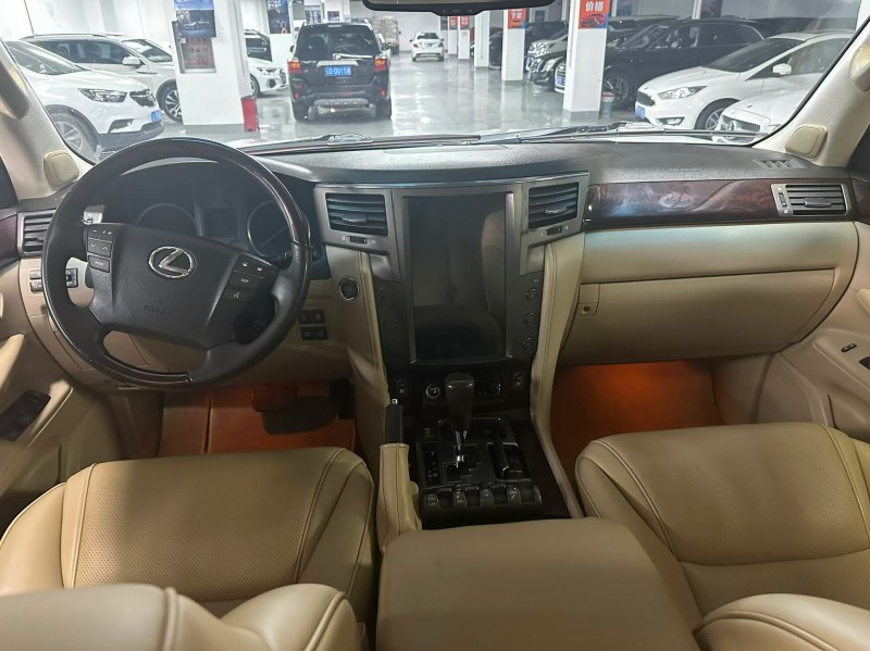 曲靖11年雷克萨斯LX5