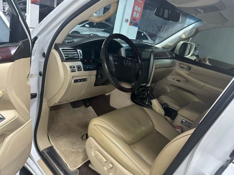 曲靖11年雷克萨斯LX6