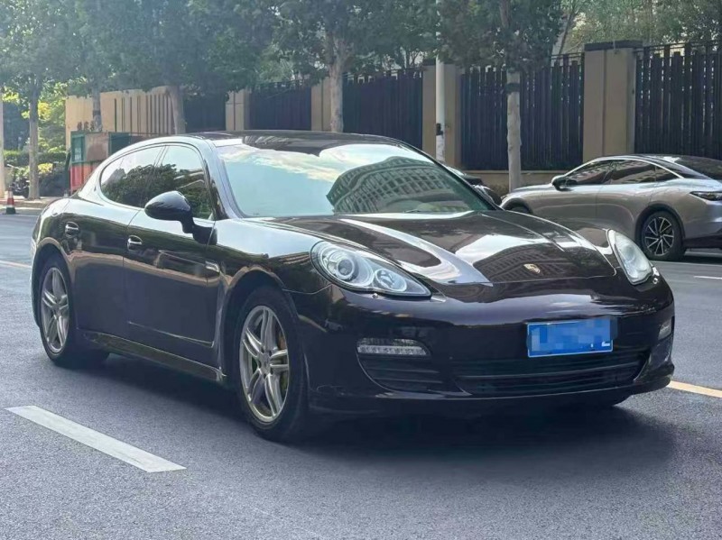 郑州12年保时捷帕拉梅拉2