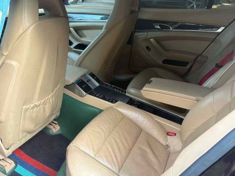 郑州12年保时捷帕拉梅拉6