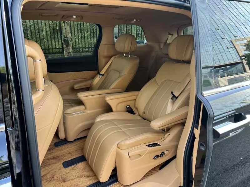 广州24年岚图汽车梦想家4