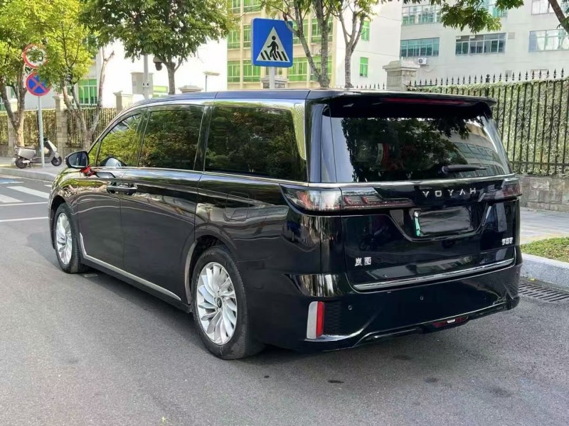 广州24年岚图汽车梦想家7