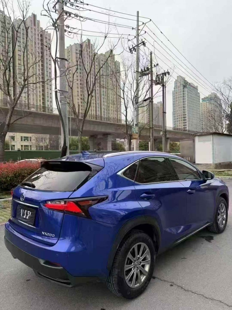 襄阳15年雷克萨斯NX4