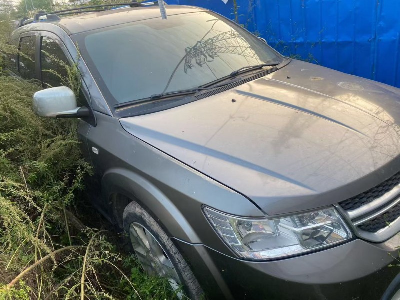 青岛13年道奇酷威2